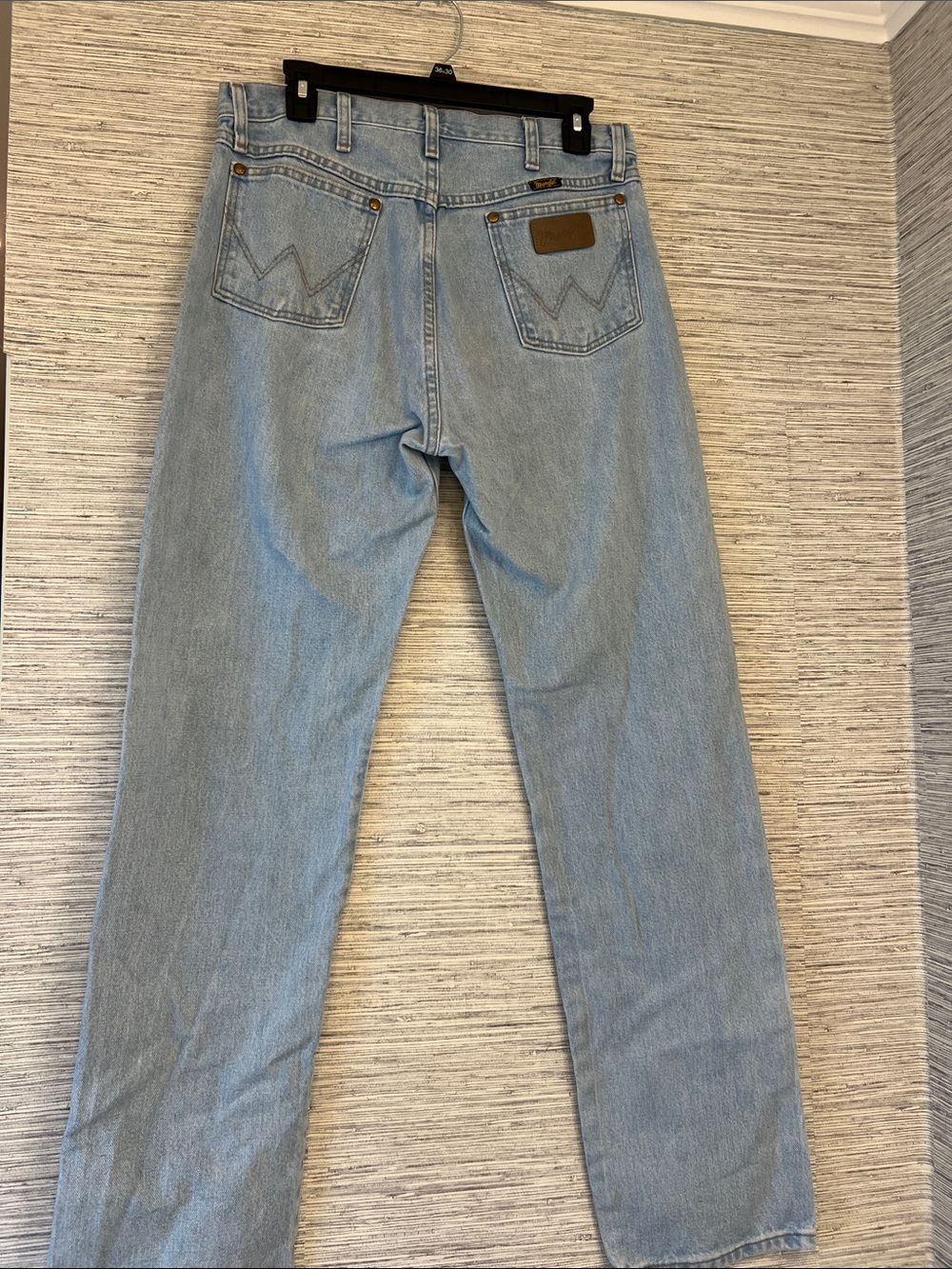 Wrangler Light Wash Men's Straight Jeans - Pale Blue Denim